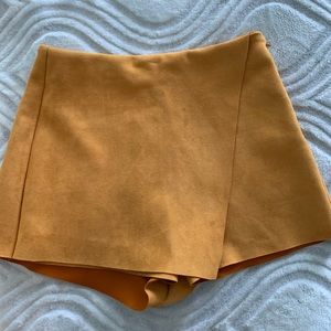 Suede yellow skort